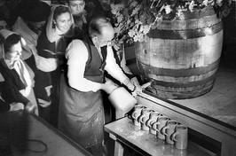 First Keg Of Beer Tapped At Hofbrauahus Oktoberfest In 1950
